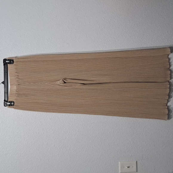 Gianni Bini Joni Plisse Elastic Waistband Coordinating Pants - Picture 12 of 14